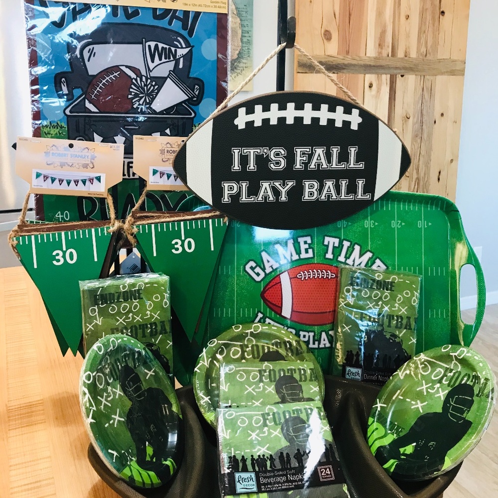 🎉Host Pick🎉-🆕Game Day Football Party Pack-NWT